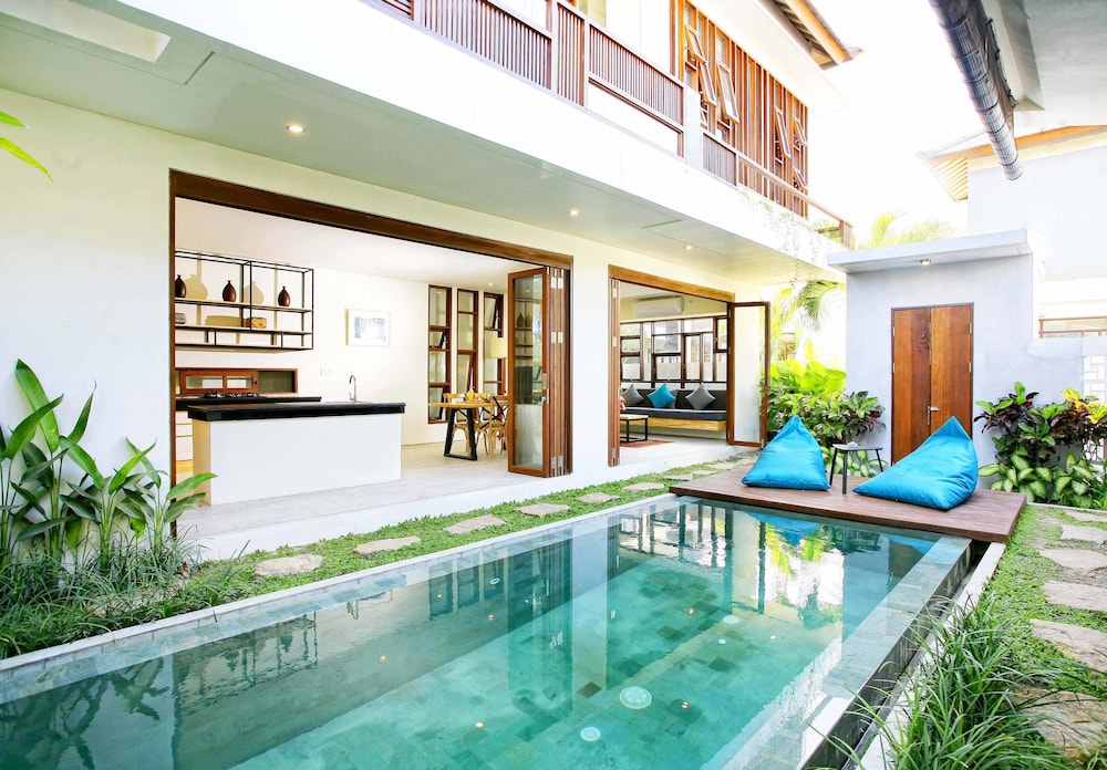โรงแรมบาหลี ที่พักบาหลี อูบุด The Royal Bali Villa Canggu