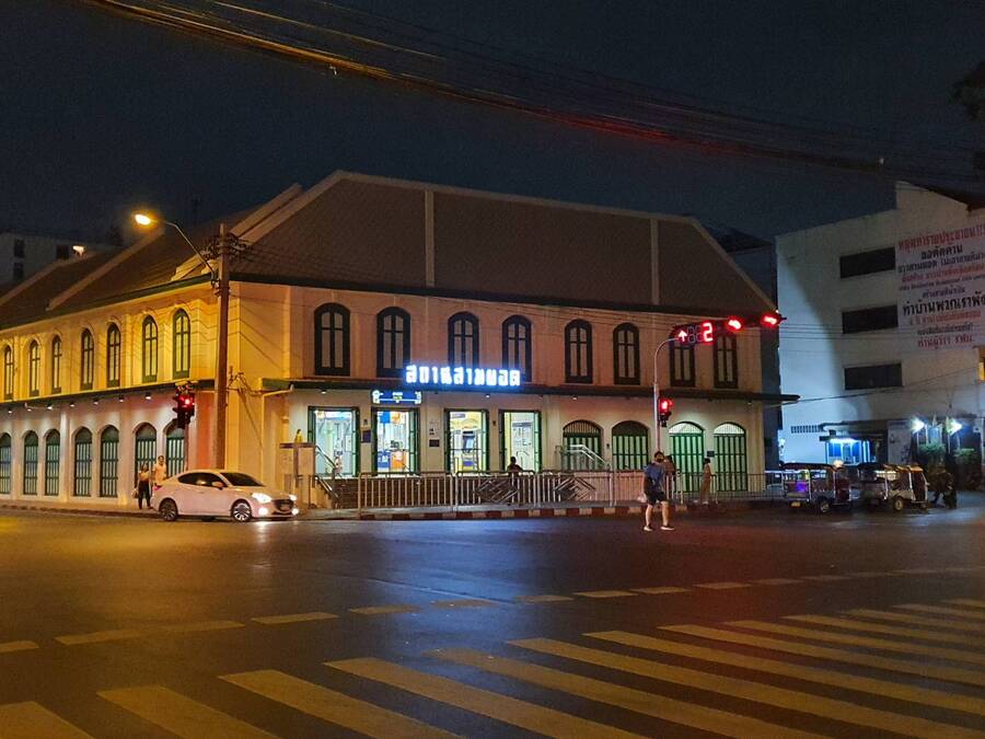 ถนนคนเดิน คลองโอ่งอ่างไปยังไง