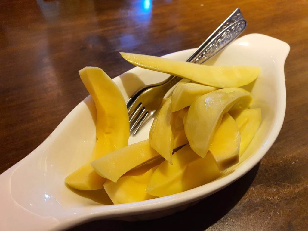 เมนูมะม่วงดอง ยายเที่ยง ปราจีนบุรี