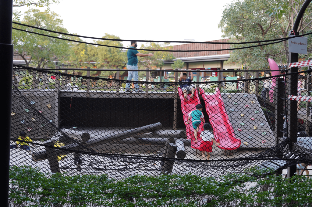 สนามเด็กเล่น ลาซาล อเวนิว