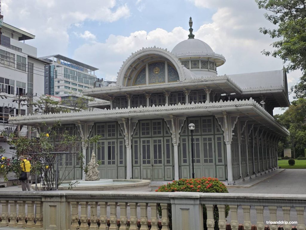 บรรยากาศรอบคาเฟ่นรสิงห์ วังพญาไท