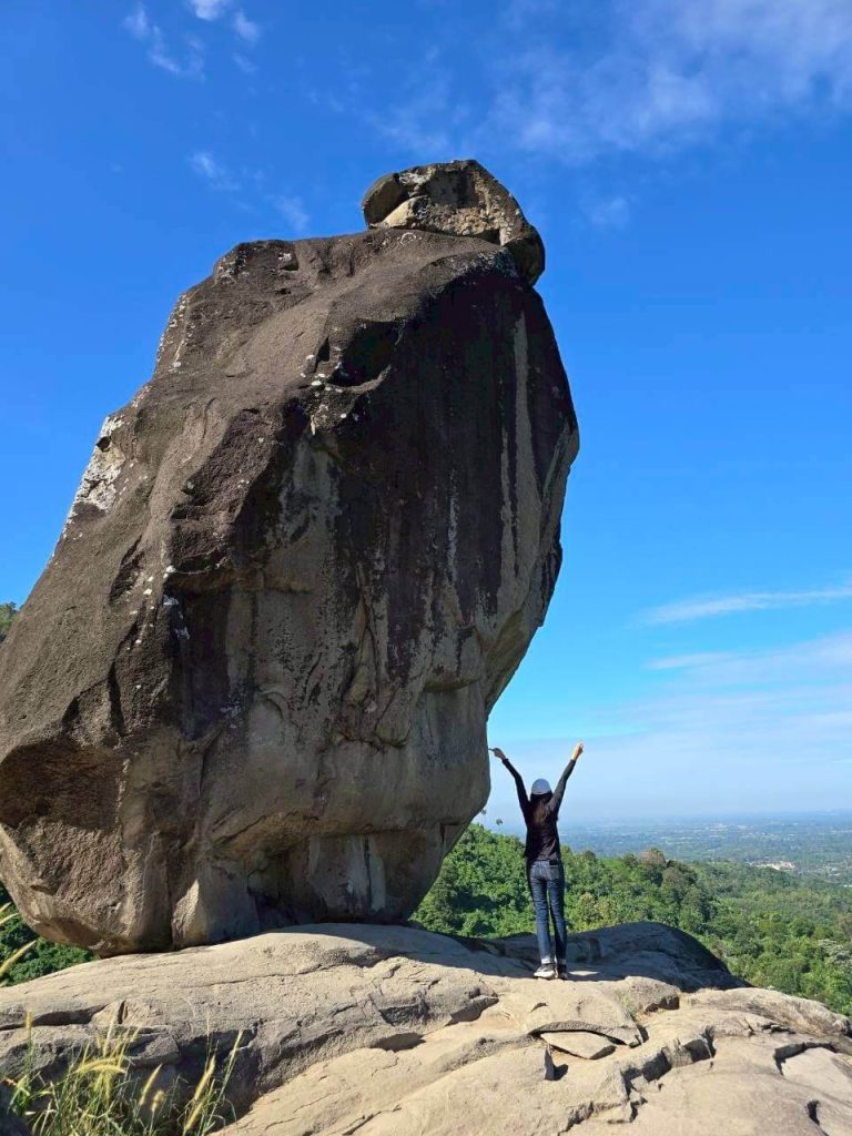 เขาหัวหมวก